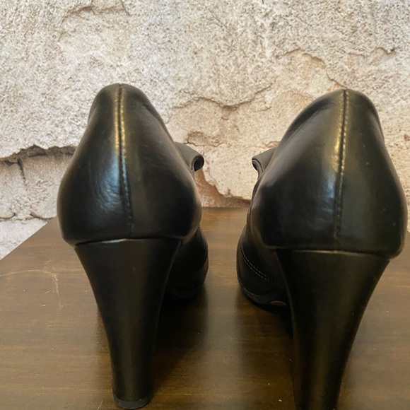 Tosca Blu Black Leather Flap Shoes - Picture 3 of 4